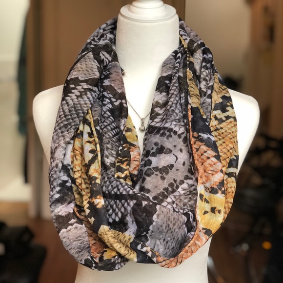 H&M Accessories - H&M snake print circle scarf